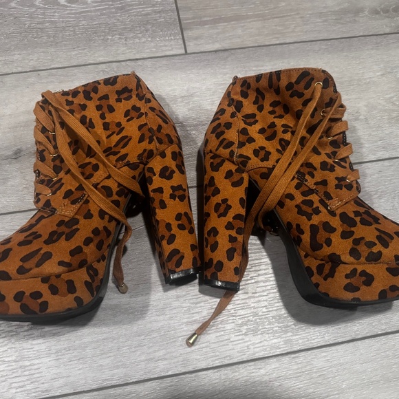 CHEETAH BOOTIES - Picture 2 of 9